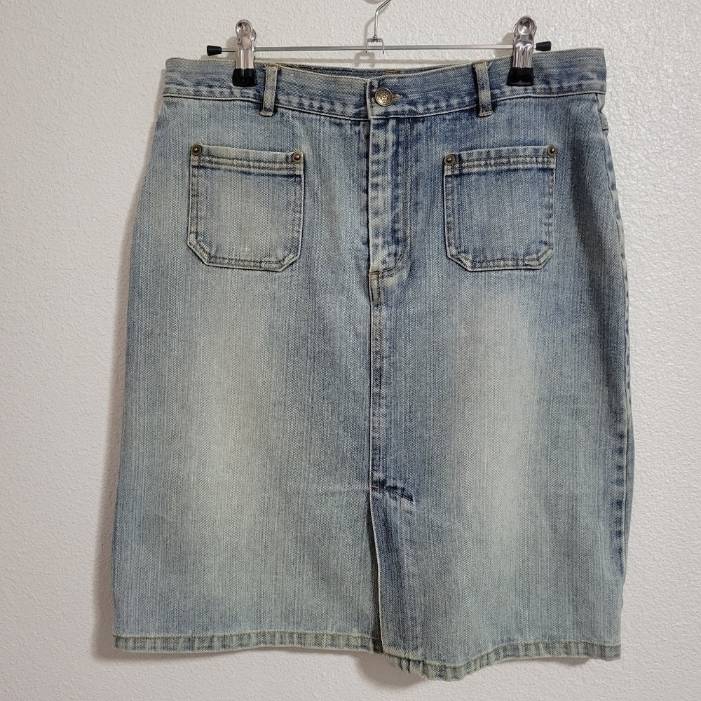 Clio distressed washed jean skirt with front slit size 6 petites